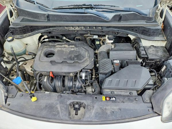 2019 KIA SPORTAGE LX — Engine bay