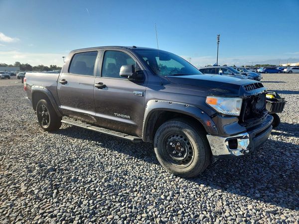 2016 TOYOTA TUNDRA SR5 — Passenger 3/4