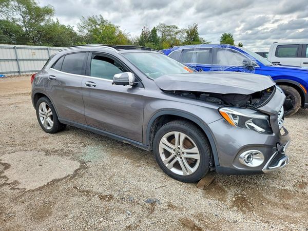 2019 MERCEDES-BENZ GLA-CLASS GLA250-4M — Passenger 3/4