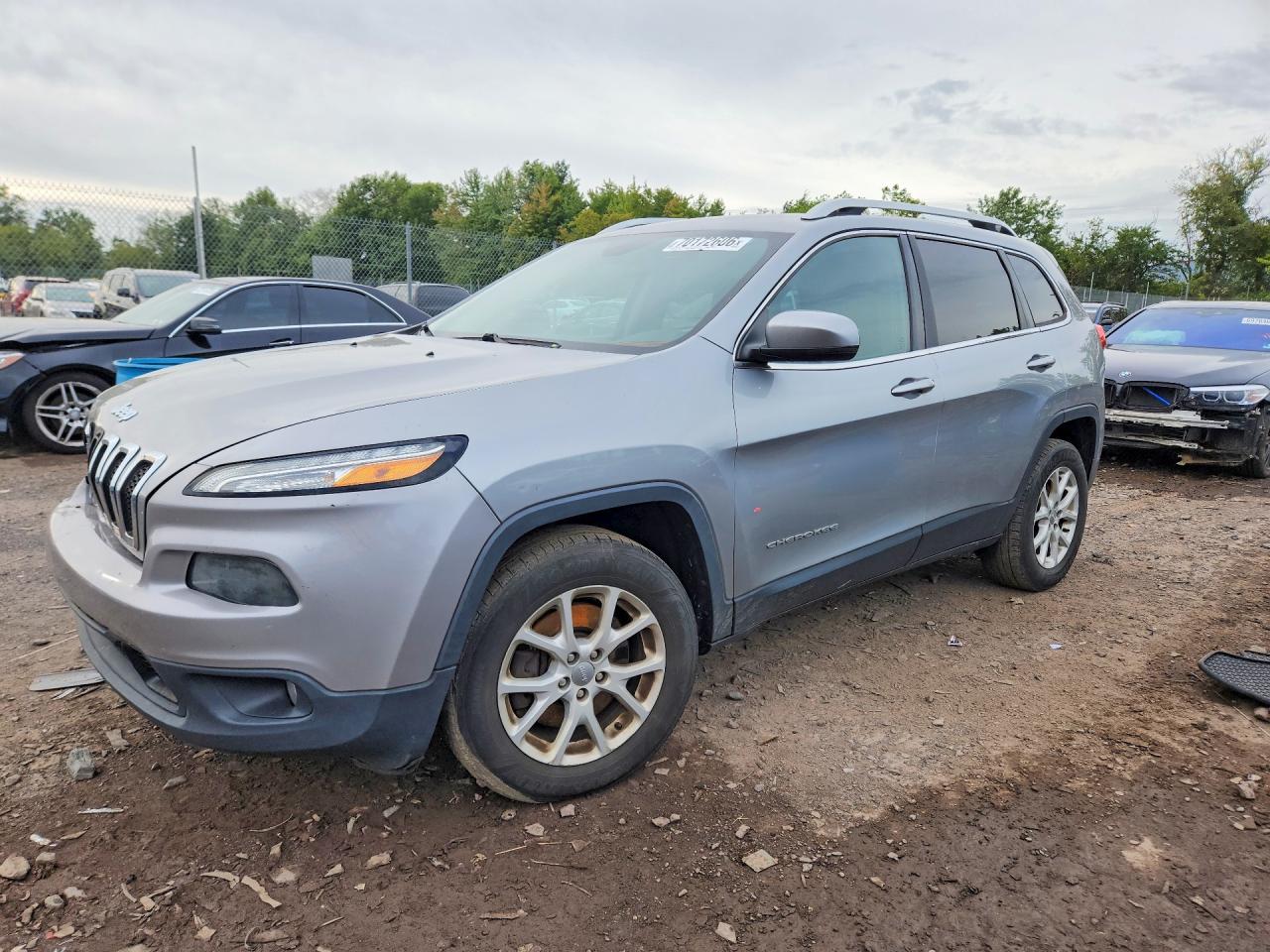 2016 JEEP CHEROKEE Latitude/Longitude/North — Front 3/4