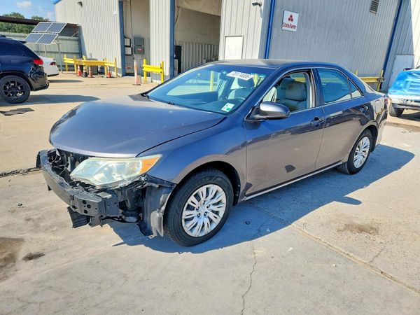 2014 TOYOTA CAMRY — DSFA — Front 3/4