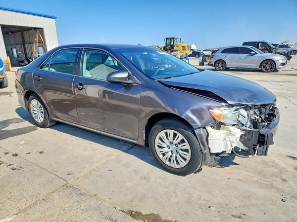 2014 TOYOTA CAMRY — Passenger 3/4