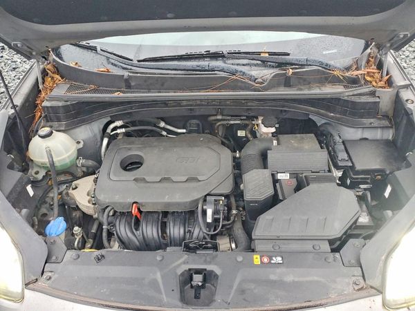 2017 KIA SPORTAGE LX — Engine bay