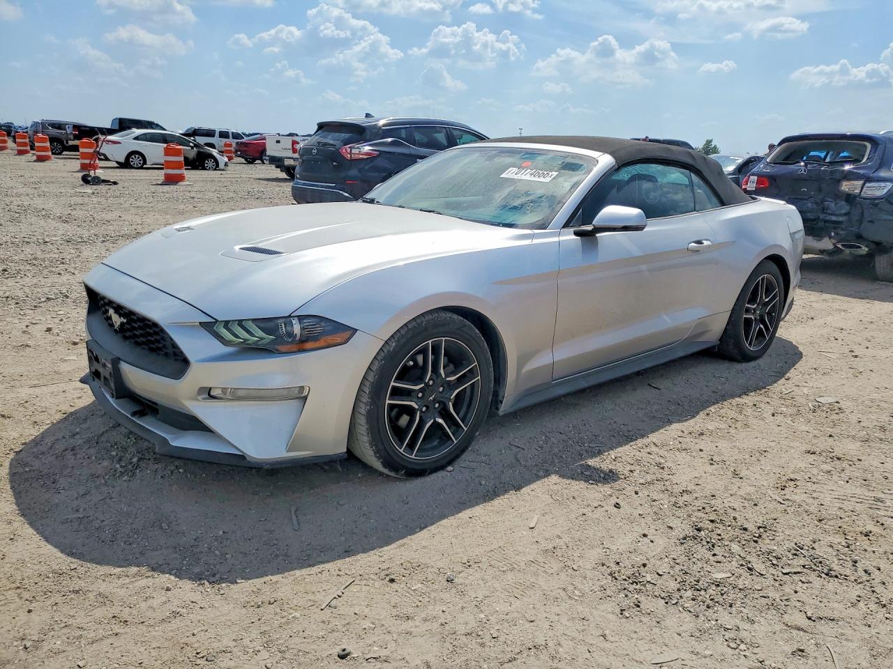 2018 FORD MUSTANG I4 Convertible — Front 3/4