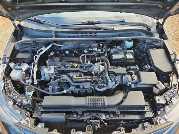 2021 TOYOTA COROLLA SE, CVT — Engine bay