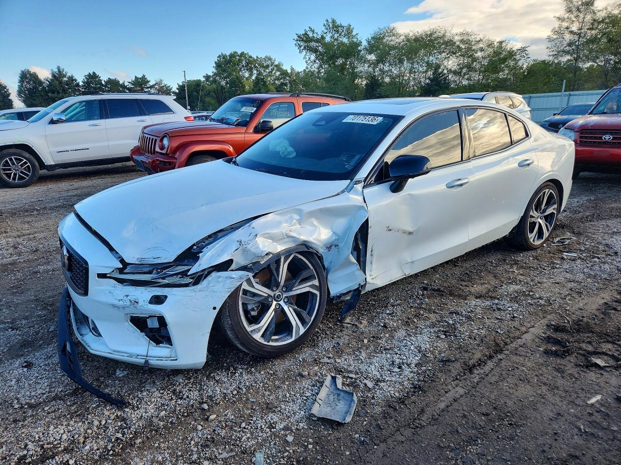 2024 VOLVO S60 Plus Dark — Front 3/4