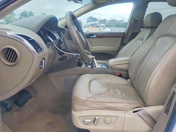 2014 AUDI Q7 Premium Plus — DENT
