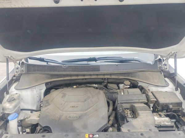 2020 KIA SORENTO EX, S — Engine bay