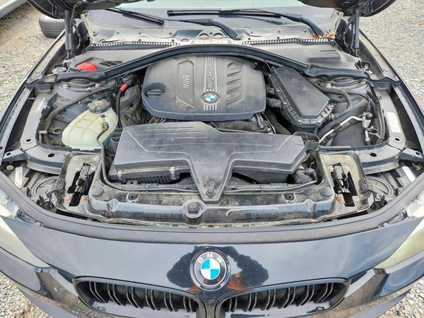 2014 BMW 328 xDrive — Engine bay