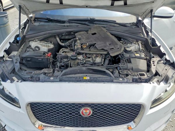 2020 JAGUAR F-PACE Prestige — Engine bay