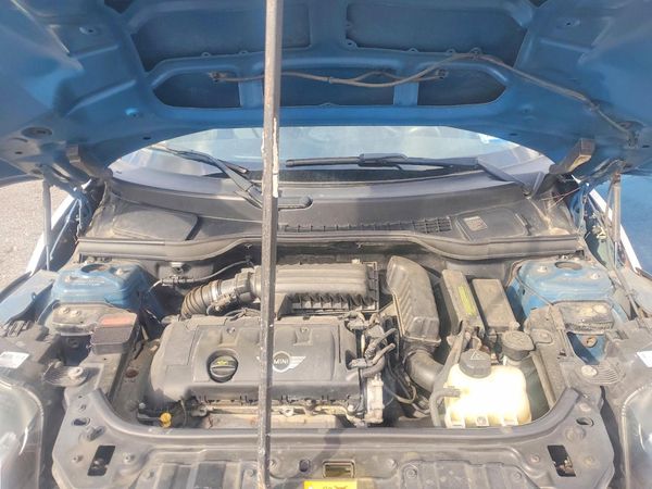 2012 MINI COOPER — Engine bay