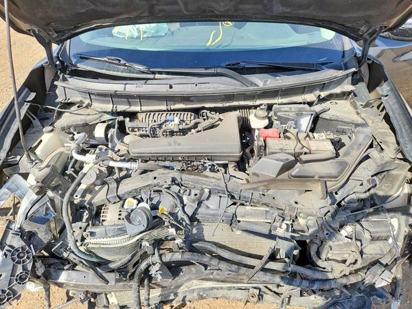 2020 NISSAN ROGUE — Engine bay