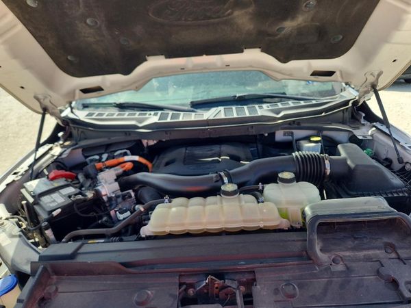 2021 FORD F150 — Engine bay