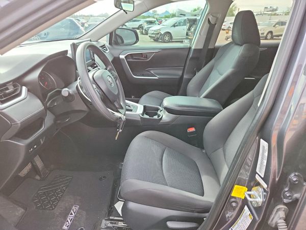 2019 TOYOTA RAV4 LE — DENT
