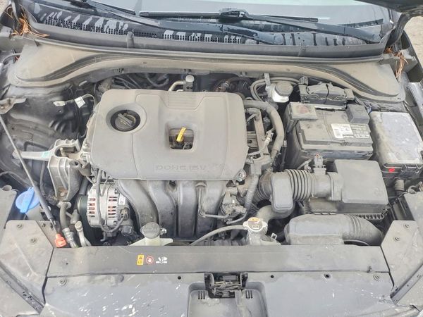 2020 HYUNDAI ELANTRA — Engine bay