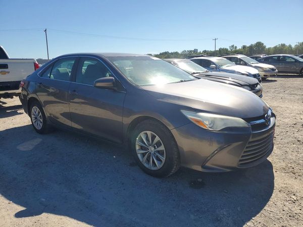 2015 TOYOTA CAMRY — Passenger 3/4
