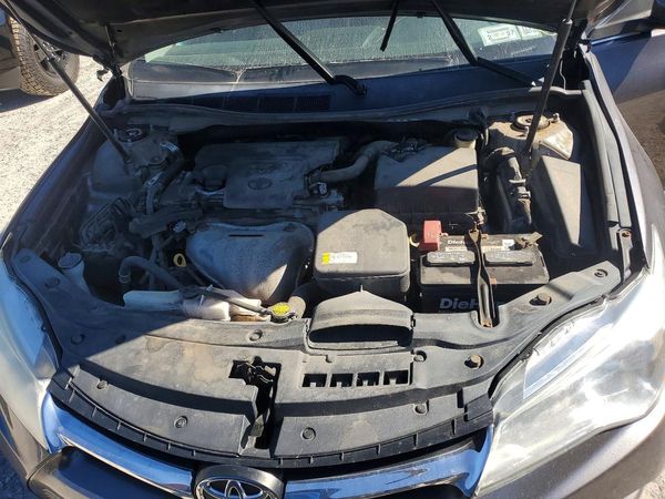 2015 TOYOTA CAMRY — Engine bay