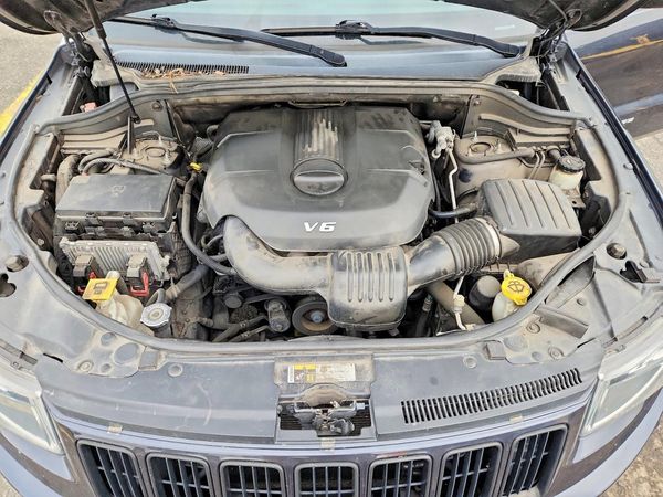 2015 JEEP GRAND CHEROKEE Laredo — Engine bay