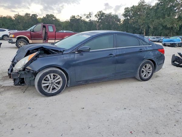 2013 HYUNDAI SONATA — DSFA — Front 3/4
