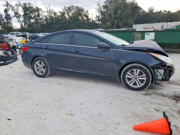 2013 HYUNDAI SONATA GLS/ GLS Popular — Passenger 3/4