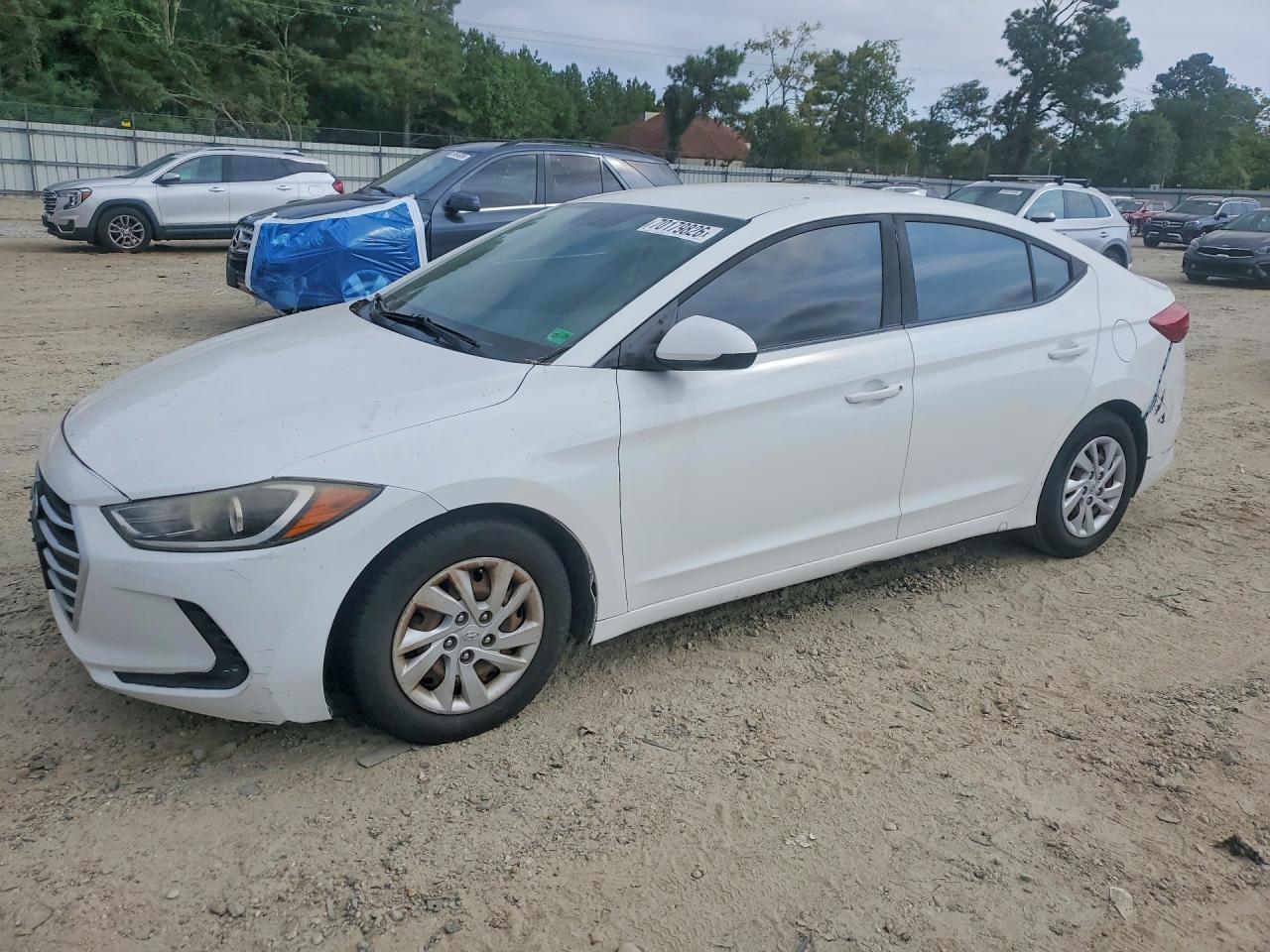 2017 HYUNDAI ELANTRA SE Base — Front 3/4