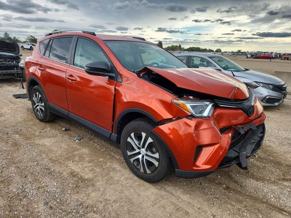 2016 TOYOTA RAV4 LE (X Grade) — Passenger 3/4
