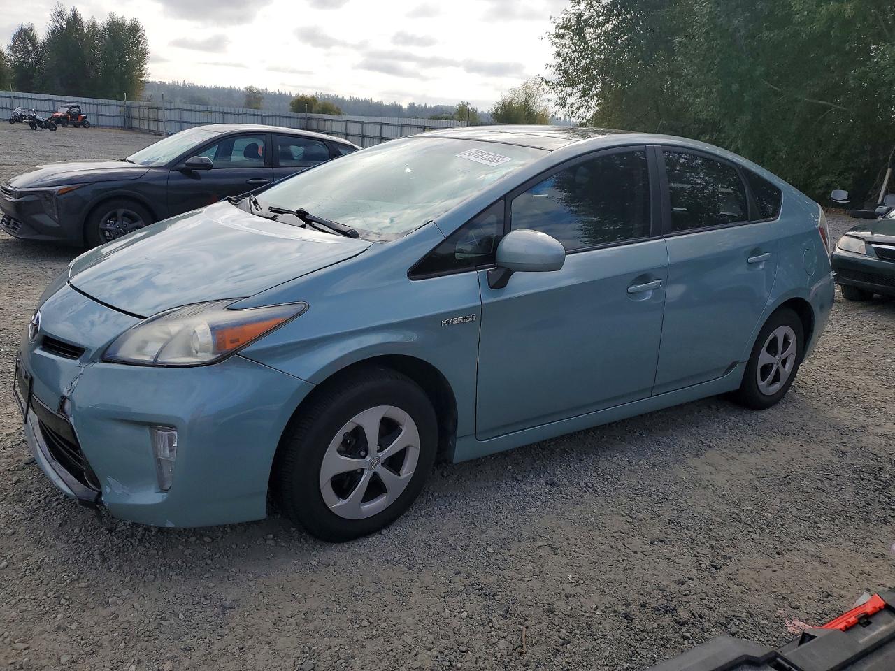 2013 TOYOTA PRIUS — Front 3/4