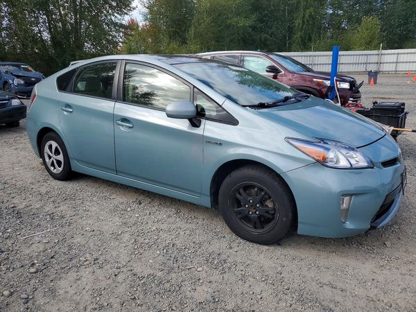 2013 TOYOTA PRIUS — Passenger 3/4
