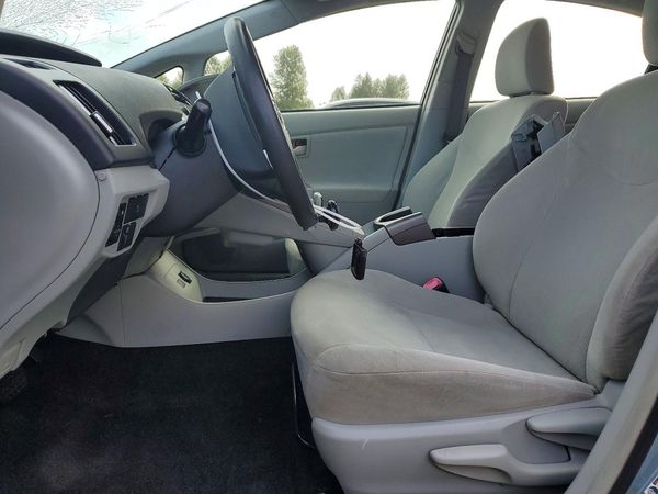 2013 TOYOTA PRIUS — DENT
