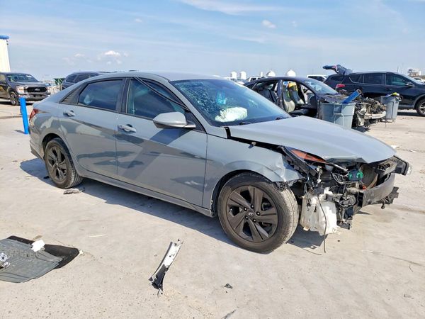 2022 HYUNDAI ELANTRA SEL w/ Convenience Pkg — Passenger 3/4