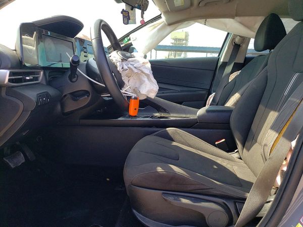 2022 HYUNDAI ELANTRA SEL w/ Convenience Pkg — DENT