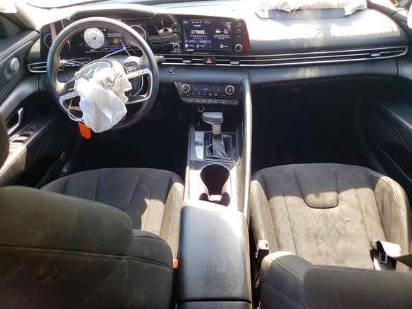 2022 HYUNDAI ELANTRA SEL w/ Convenience Pkg — CKPT