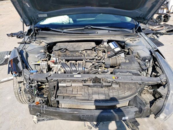 2022 HYUNDAI ELANTRA SEL w/ Convenience Pkg — Engine bay