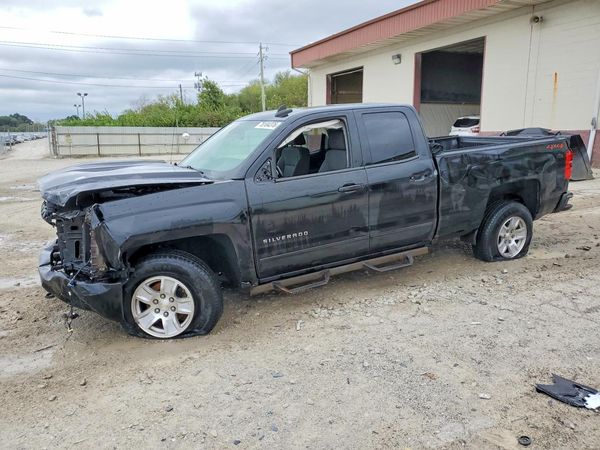 2019 CHEVROLET SILVERADO LT — Front 3/4