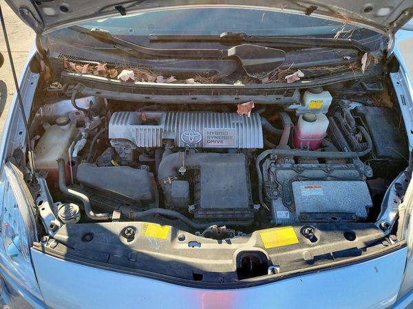 2012 TOYOTA PRIUS — Engine bay