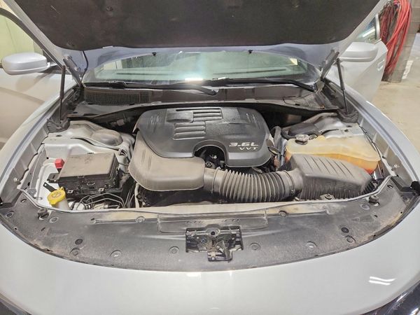 2021 DODGE CHARGER SXT — Engine bay