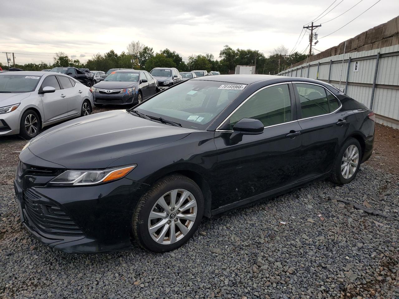 2018 TOYOTA CAMRY LE/SE/XLE/XSE — Front 3/4