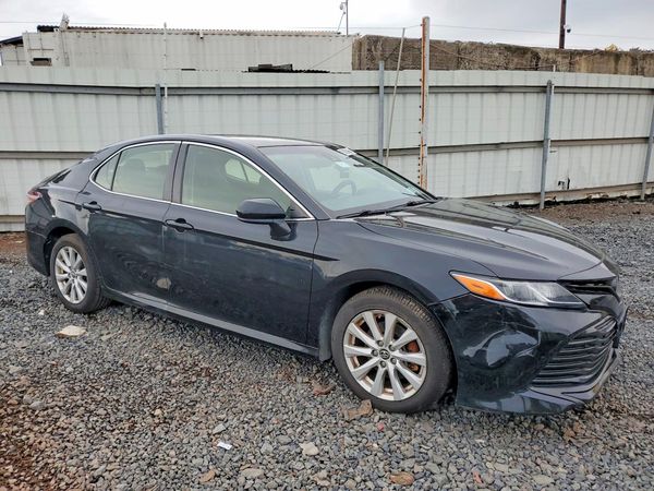 2018 TOYOTA CAMRY LE/SE/XLE/XSE — Passenger 3/4