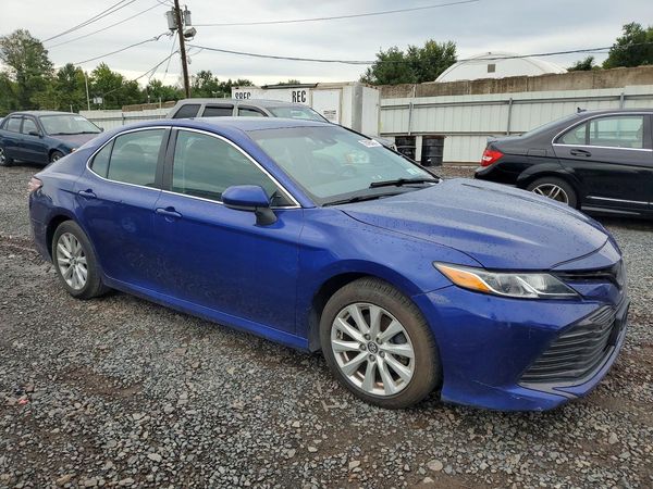 2018 TOYOTA CAMRY L/LE/SE/XLE — Passenger 3/4