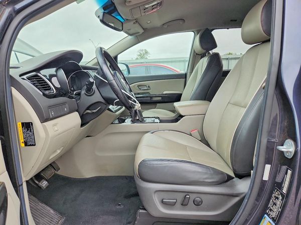 2015 KIA SEDONA GLS - Middle level — DENT