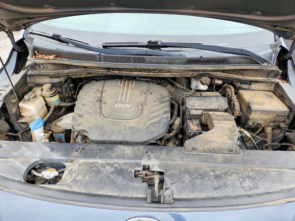 2015 KIA SEDONA GLS - Middle level — Engine bay