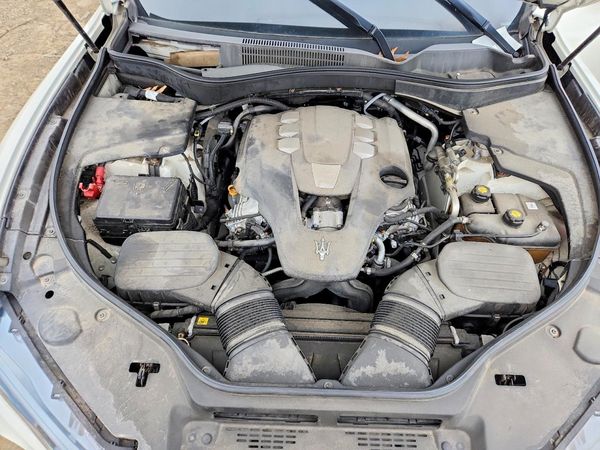 2019 MASERATI LEVANTE — Engine bay