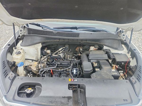 2020 KIA SORENTO L, LX, S — Engine bay