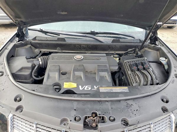 2012 CADILLAC SRX Luxury — Engine bay