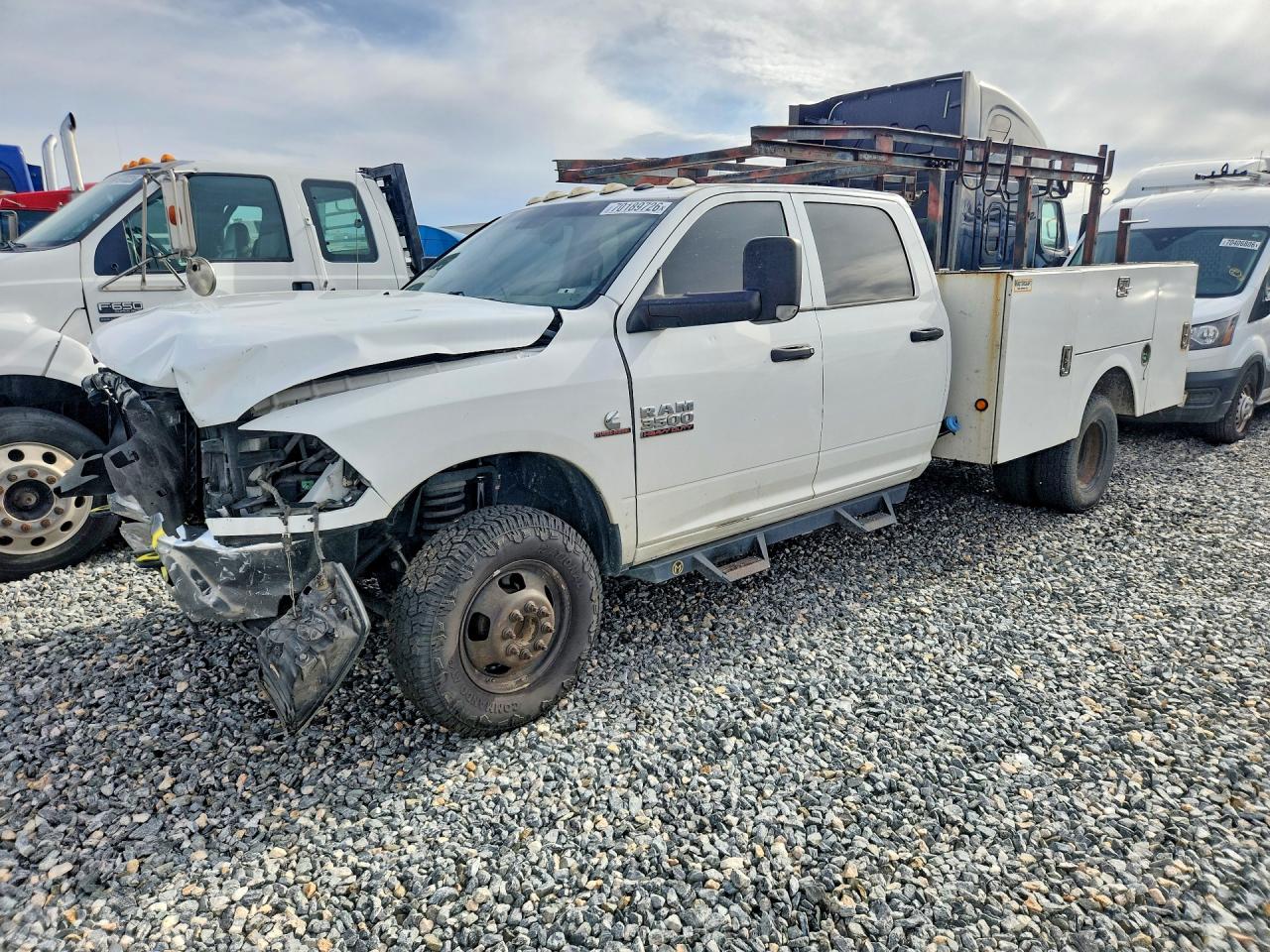 2016 RAM 3500 CREW CAB CHASSIS 4X4 — Front 3/4