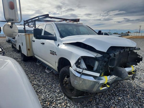 2016 RAM 3500 CREW CAB CHASSIS 4X4 — Passenger 3/4