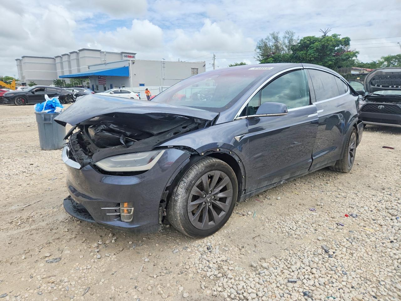 2018 TESLA MODEL X — Front 3/4