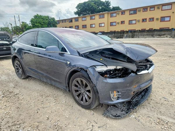 2018 TESLA MODEL X — Passenger 3/4