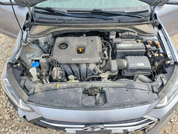 2017 HYUNDAI ELANTRA — Engine bay