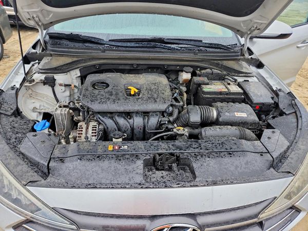 2019 HYUNDAI ELANTRA — Engine bay